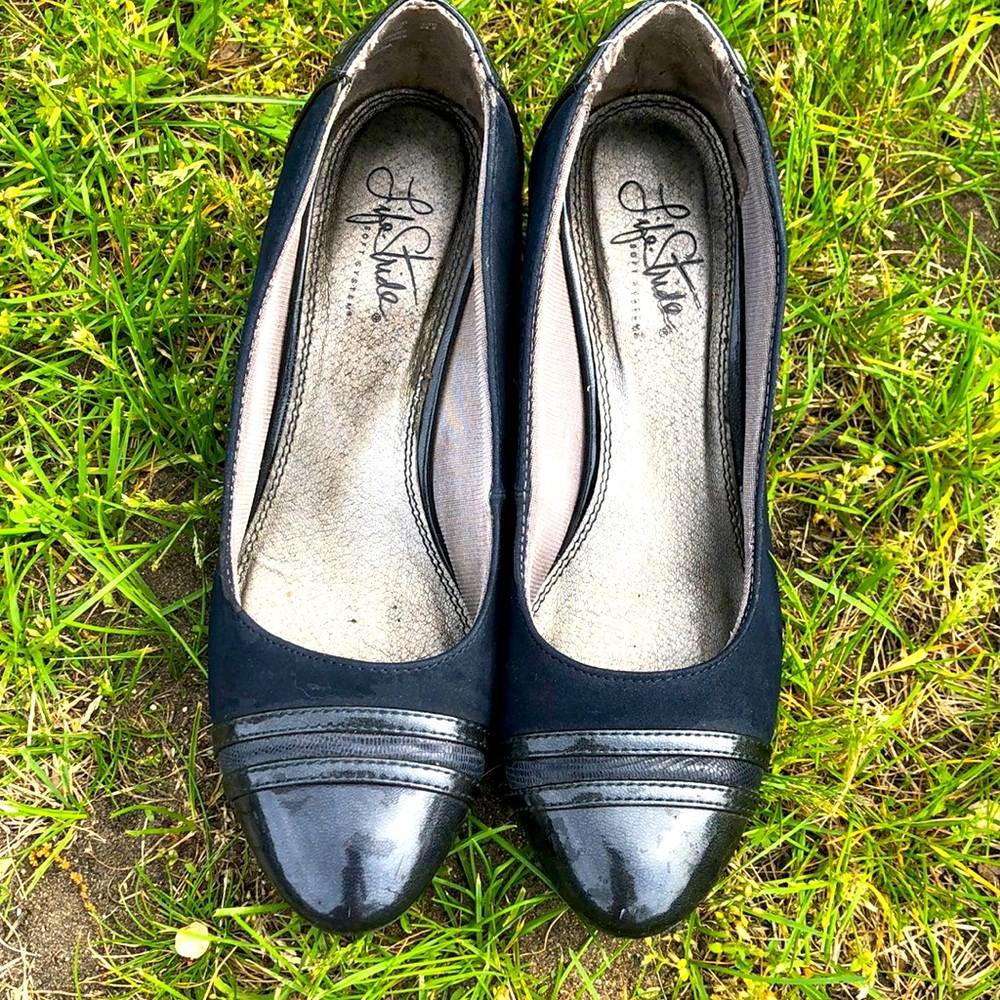 Navy Blue lifted flats 7.5